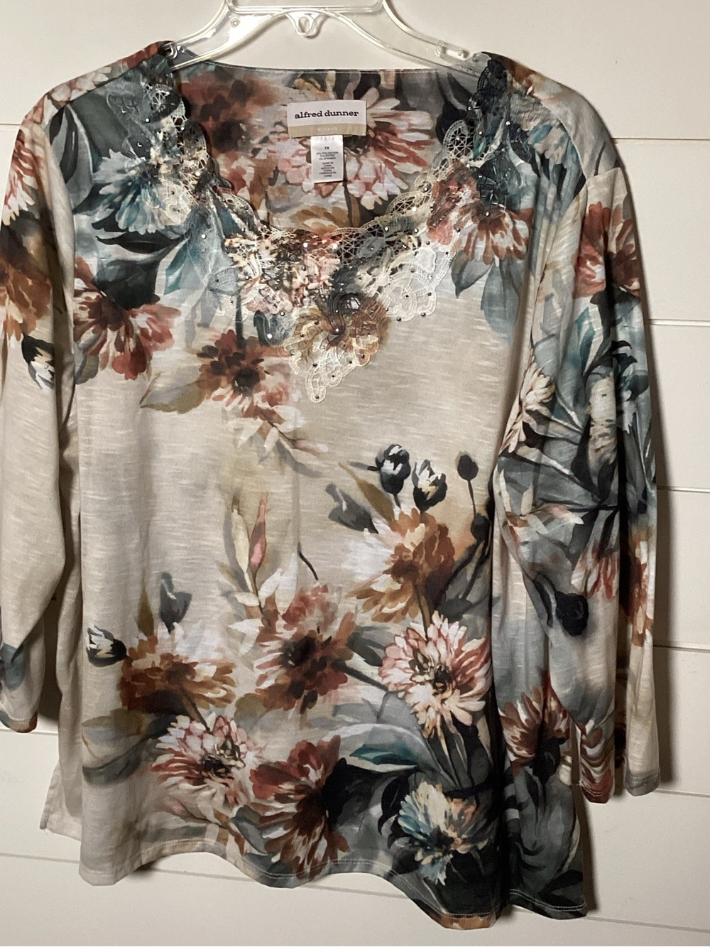 Alfred Dunner Cream Floral Lace-Accent Tunic Top